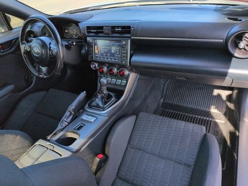 Used 2023 Toyota GR86 w/ ALL Weather Mat Package (TMS) RWD image 18