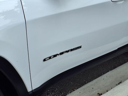 Used 2022 Jeep Compass Latitude AWD/4WD image 28