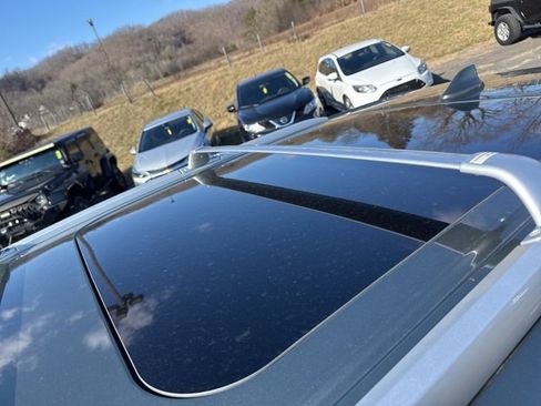 Used 2017 INFINITI QX60 Luxe w/ Deluxe Technology Package image 16