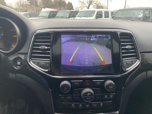 Used 2019 Jeep Grand Cherokee Laredo image 27