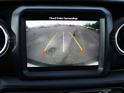 Used 2018 Jeep Wrangler Unlimited Sahara AWD/4WD image 25