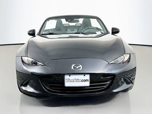 Used 2020 MAZDA MX-5 Miata Club w/ Interior Package RWD image 2