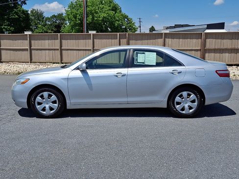 Used 2009 Toyota Camry FWD image 8