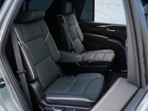 Used 2024 Cadillac Escalade Premium Luxury image 25