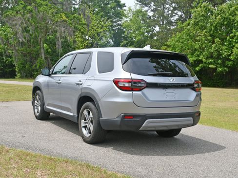 Certified 2025 Honda Pilot EX-L image 3