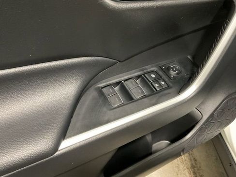 Used 2025 Toyota RAV4 XLE image 17