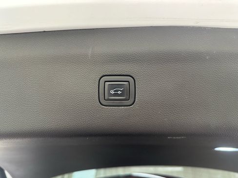 Certified 2023 Buick Enclave Essence w/ Experience Buick Package AWD/4WD image 9
