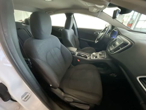 Used 2016 Chrysler 200 Limited w/ Convenience Group image 24