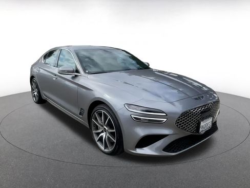 Used 2025 Genesis G70 2.5T image 3