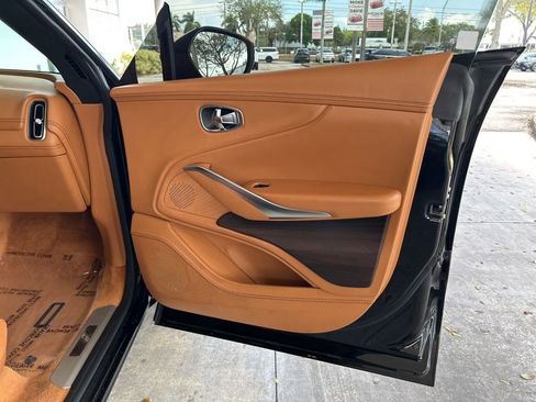 Used 2023 Aston Martin DBX Base image 25