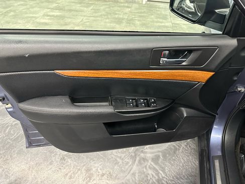 Used 2014 Subaru Outback 2.5i Limited image 9