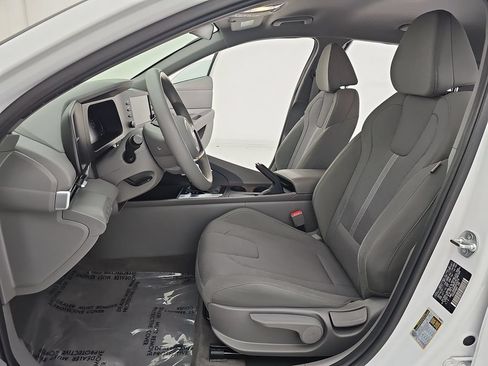 Used 2024 Hyundai Elantra SE FWD image 19