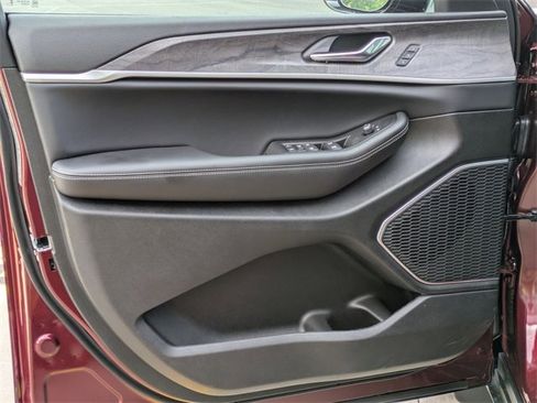 New 2025 Jeep Grand Cherokee Limited w/ Black Appearance Package image 12