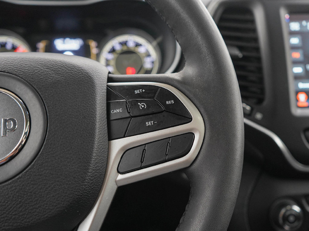 Used 2022 Jeep Cherokee Latitude w/ Sun & Sound Group AWD/4WD image 25