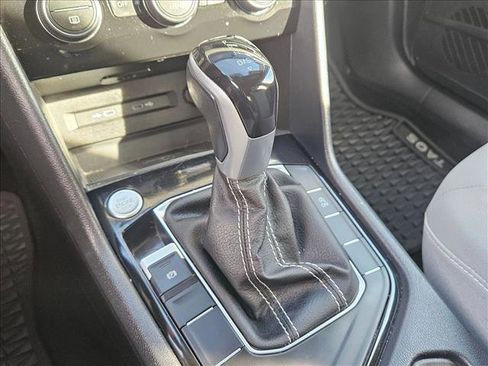 Certified 2024 Volkswagen Taos SE image 13