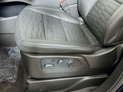 New 2026 Cadillac Escalade Platinum Sport w/ LPO, ONYX Package image 18