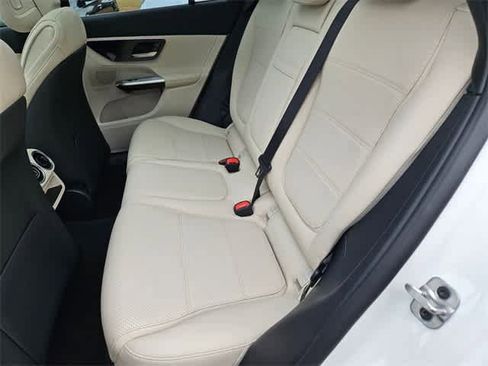 Used 2025 Mercedes-Benz GLC 300 4MATIC image 20