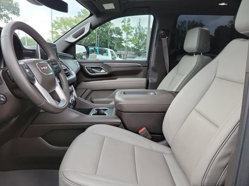 Used 2023 GMC Yukon SLT w/ SLT Premium Package AWD/4WD image 5
