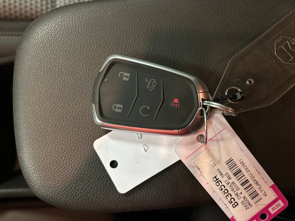 Used 2025 Chevrolet Trax LT w/ LT Convenience Package FWD image 20