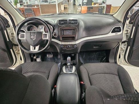 Used 2018 Dodge Journey SE w/ Connectivity Group FWD image 9
