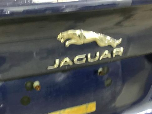 Used 2017 Jaguar XE Premium image 30