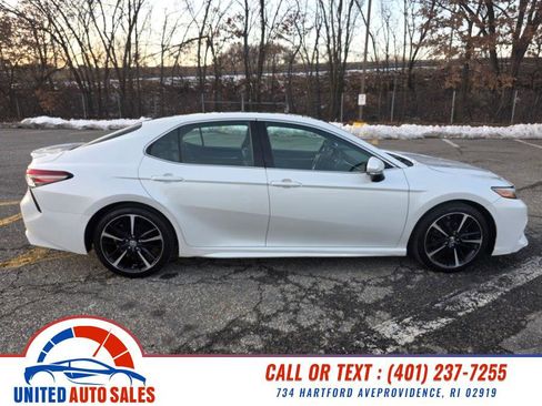 Used 2018 Toyota Camry XSE image 6