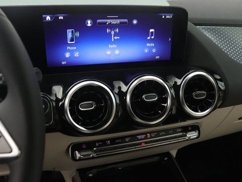 New 2026 Mercedes-Benz GLA 250 image 5