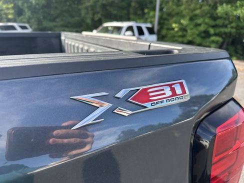 Used 2021 GMC Sierra 1500 SLT w/ X31 Off-Road Package image 11