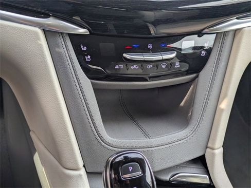 Used 2025 Cadillac XT6 Premium Luxury image 21
