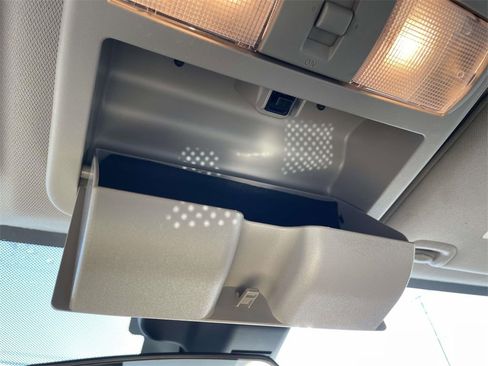 Used 2024 Nissan Frontier SV w/ SV Convenience Package image 26