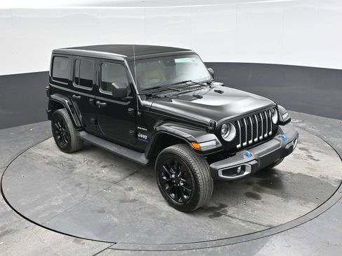 Used 2023 Jeep Wrangler Unlimited Sahara w/ Cold Weather Group AWD/4WD image 31