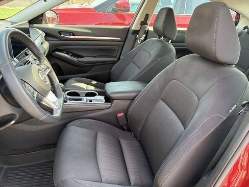 Used 2023 Nissan Altima 2.5 SV w/ SV Premium Package image 10