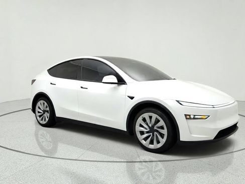 Used 2026 Tesla Model Y AWD image 3