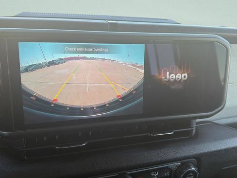 Used 2024 Jeep Wrangler Unlimited w/ Convenience Group image 25