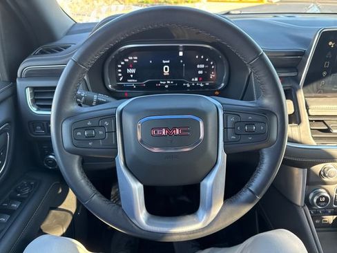 Used 2023 GMC Yukon XL SLT image 14