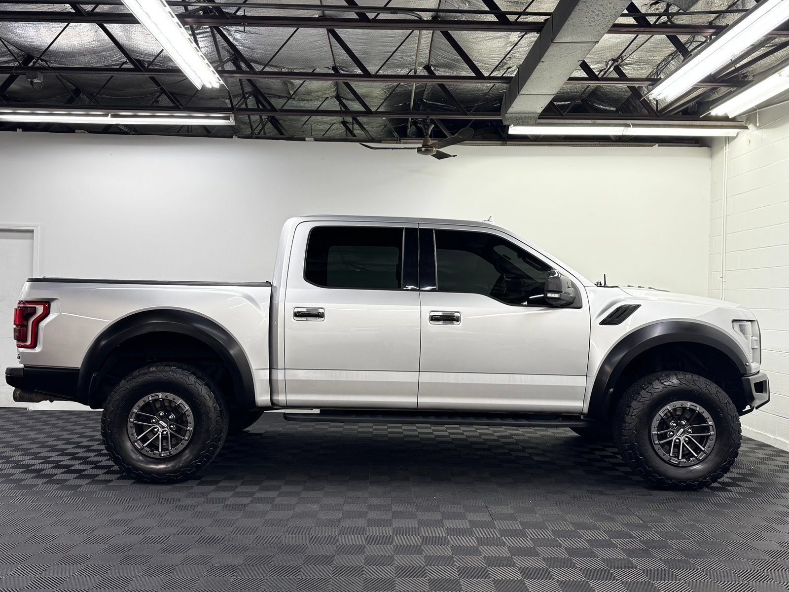 Used 2019 Ford F150 Raptor w/ Equipment Group 802A Luxury AWD/4WD image 4