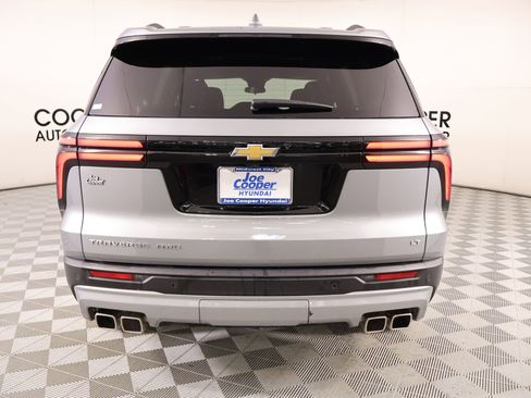 Used 2024 Chevrolet Traverse LT image 21