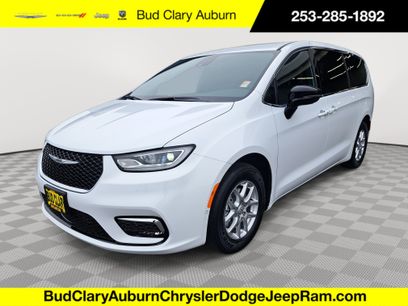 New 2026 Chrysler Pacifica Select
