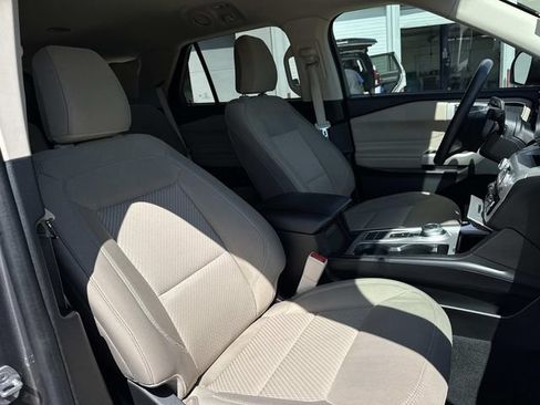 Used 2023 Ford Explorer XLT RWD image 15