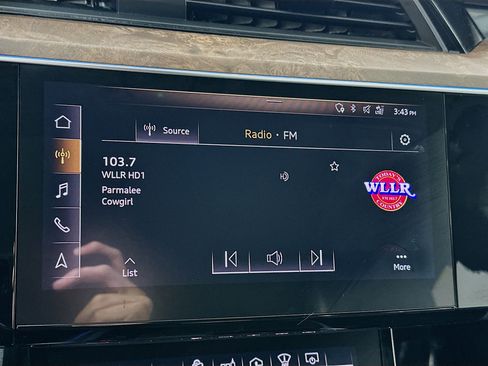 Used 2019 Audi e-tron Prestige w/ Prestige Package image 15