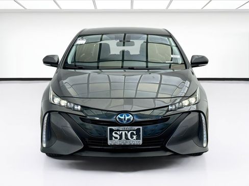 Used 2021 Toyota Prius Prime XLE FWD image 2