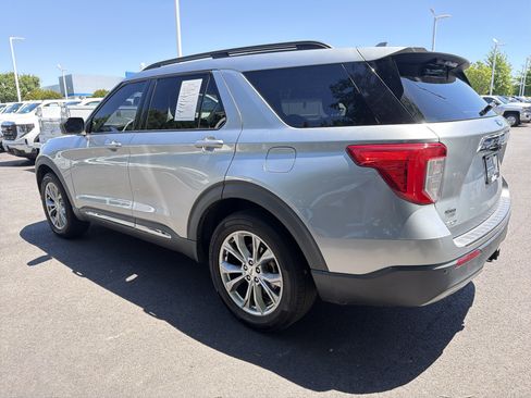 Used 2020 Ford Explorer XLT w/ Equipment Group 202A AWD/4WD image 8