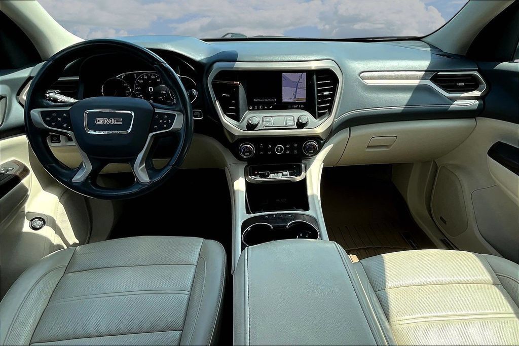 Used 2020 GMC Acadia Denali w/ Technology Package FWD image 7