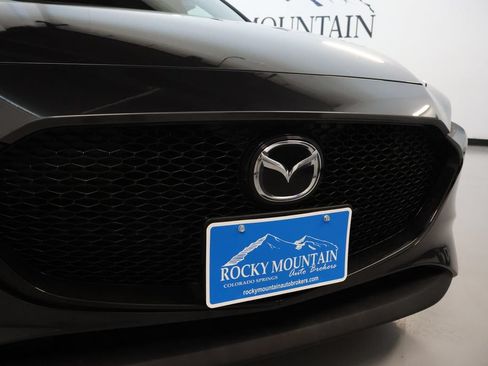 Used 2022 MAZDA MAZDA3 s FWD image 9