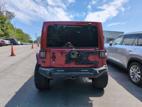 Used 2013 Jeep Wrangler Unlimited Sahara w/ Connectivity Group AWD/4WD image 4
