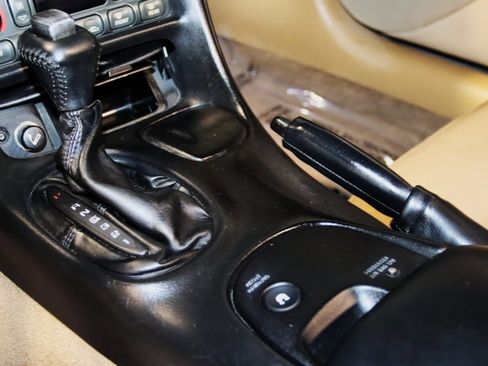 Used 2004 Chevrolet Corvette w/ Preferred Equipment Group image 40