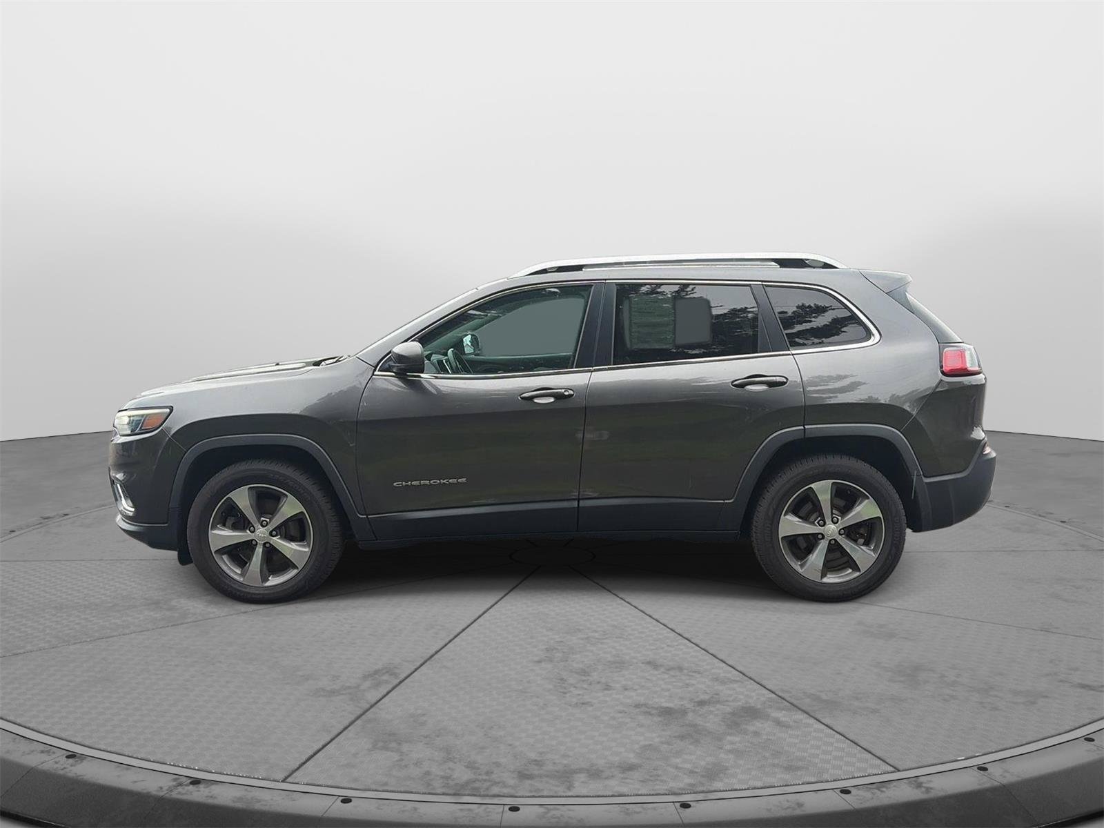 Used 2019 Jeep Cherokee Limited AWD/4WD image 4