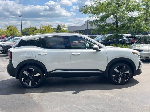 New 2025 Nissan Kicks SR w/ SR Premium Package image 6