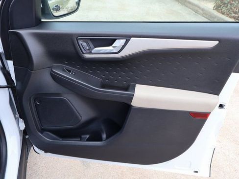 Certified 2020 Ford Escape SE image 18