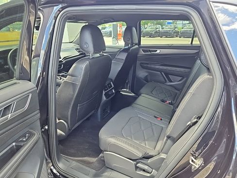 Used 2024 Volkswagen Atlas Cross Sport SE AWD/4WD image 17